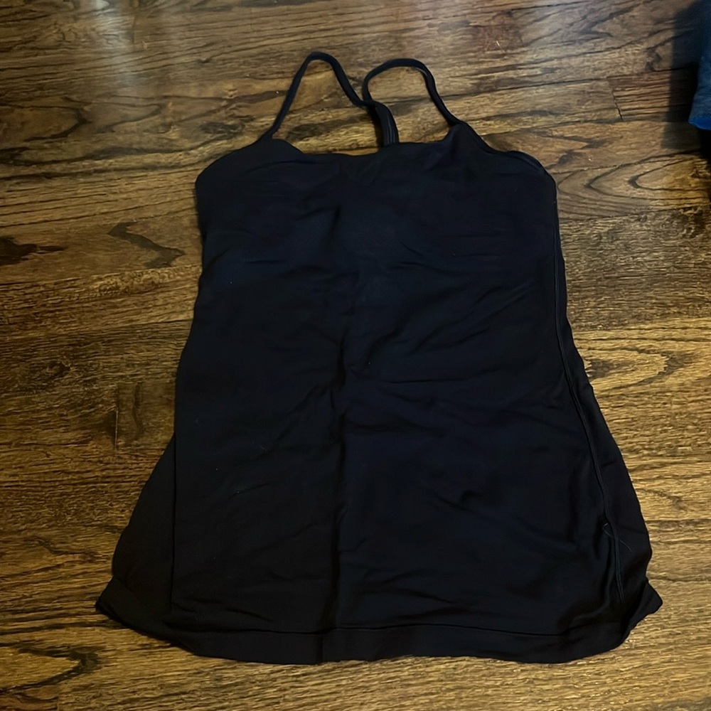 Lululemon racerback tank with shelf bra. Size 4. No padding